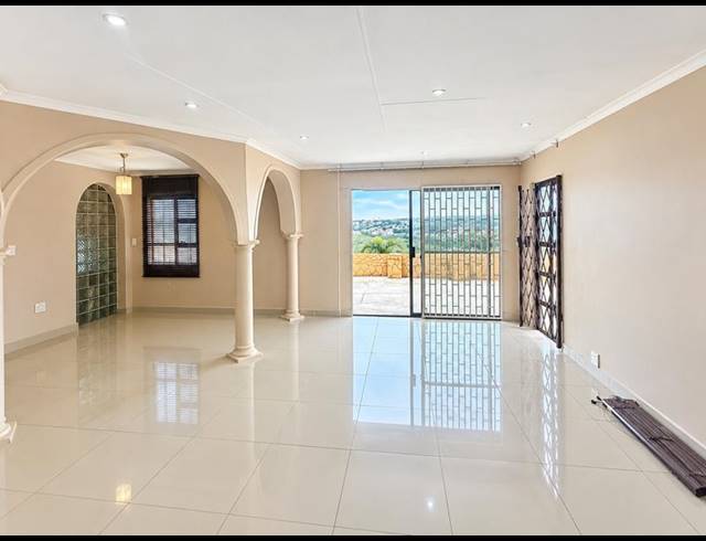 3 BEDROOM HOUSE FOR SALE IN BROADLANDS